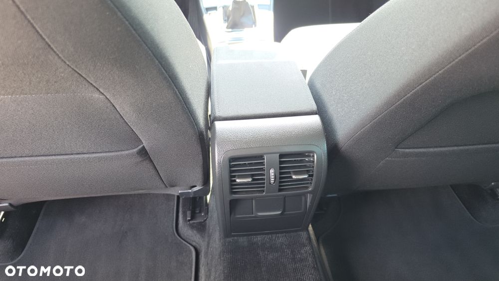 Volkswagen Passat 2.0 TDI Highline - 23