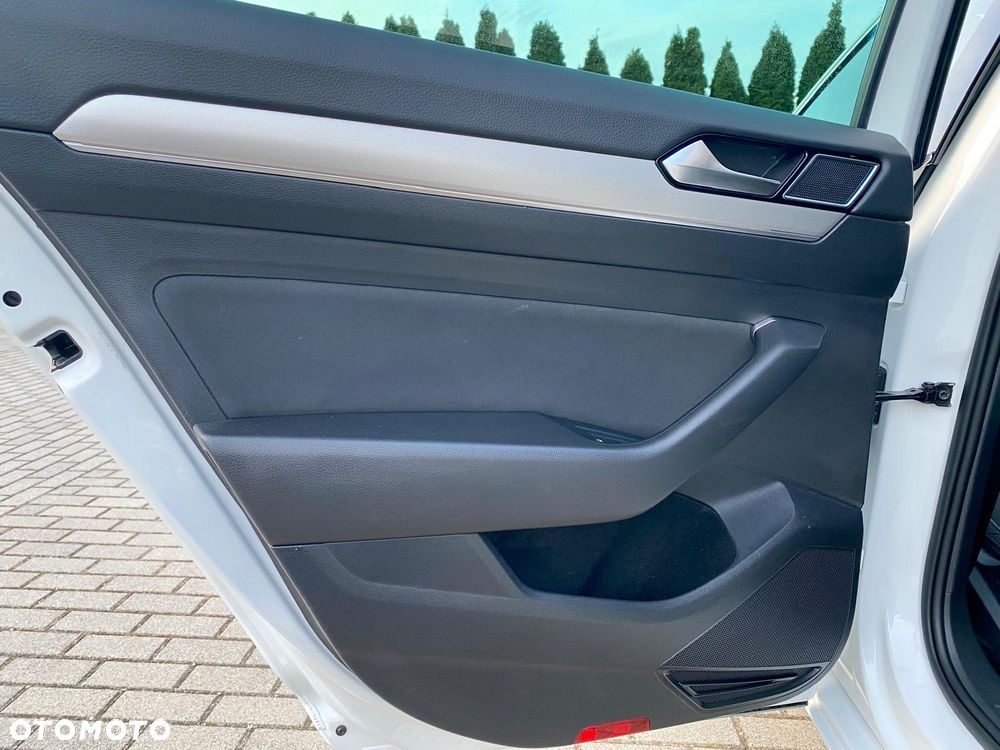 Volkswagen Passat 1.5 TSI OPF DSG Highline - 22