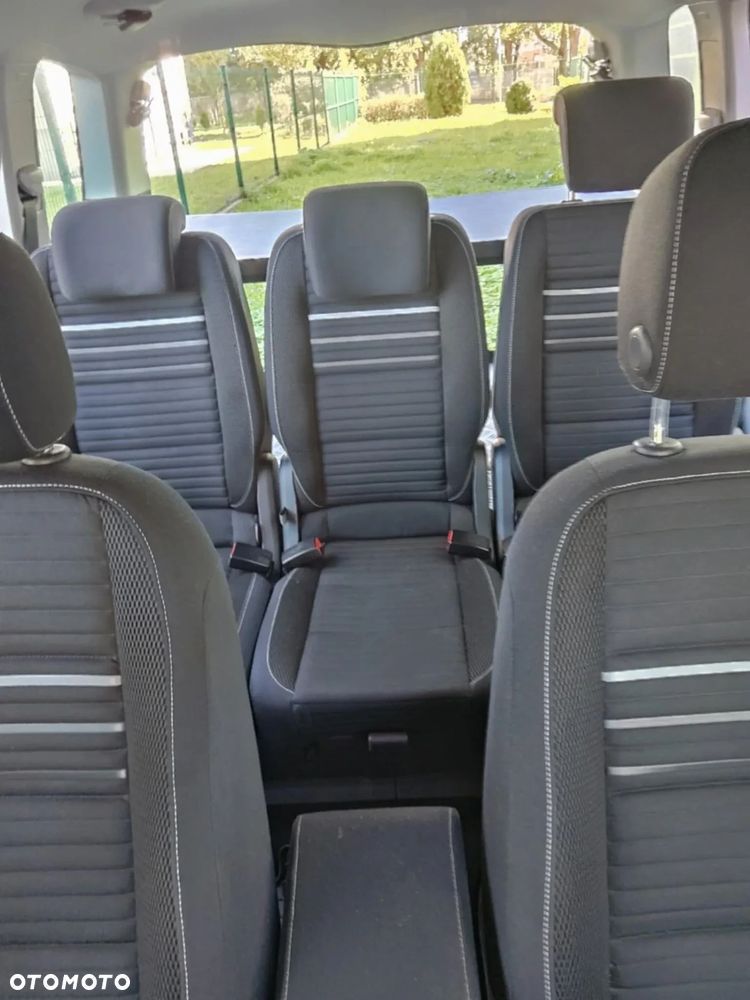 Volkswagen Touran - 12