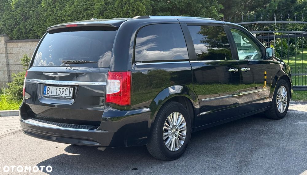 Chrysler Town & Country 3.6 Limited - 13