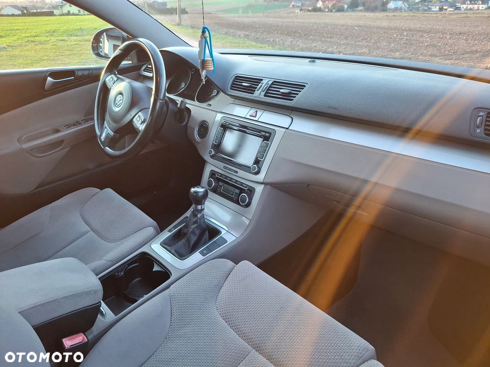 Volkswagen Passat 2.0 TDI Comfortline - 10