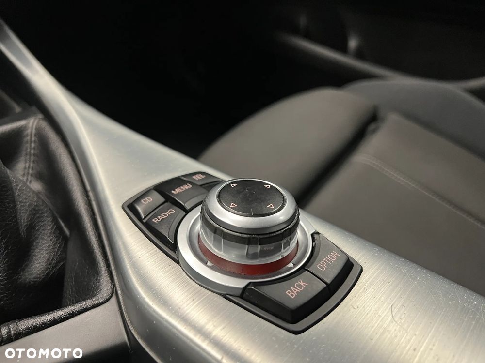 BMW Seria 1 118i Sport Line - 33