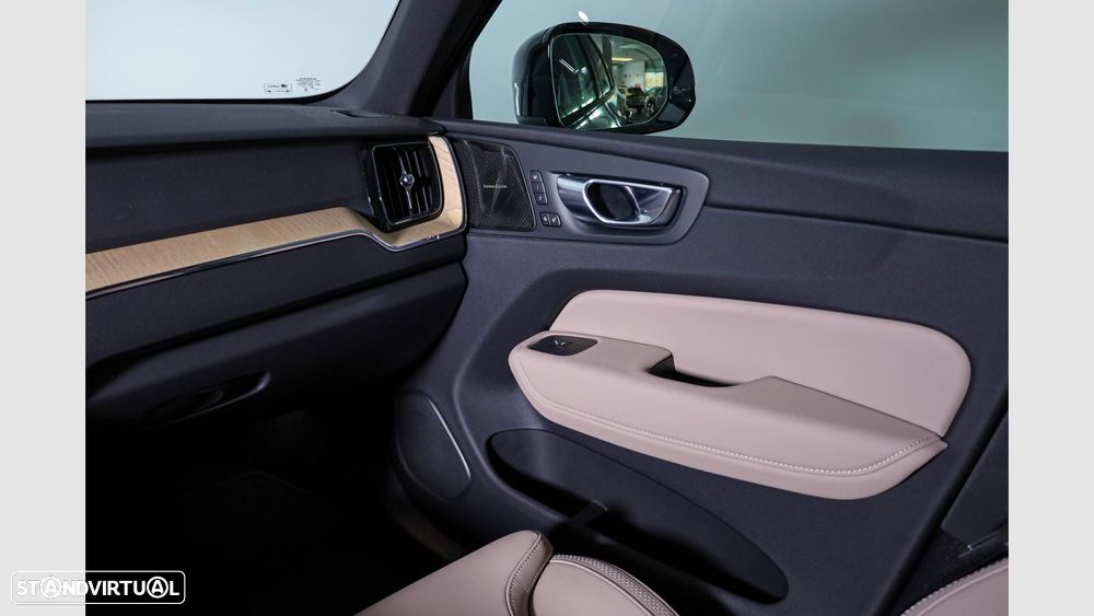 Volvo XC 60 2.0 T6 PHEV Plus Dark AWD - 18