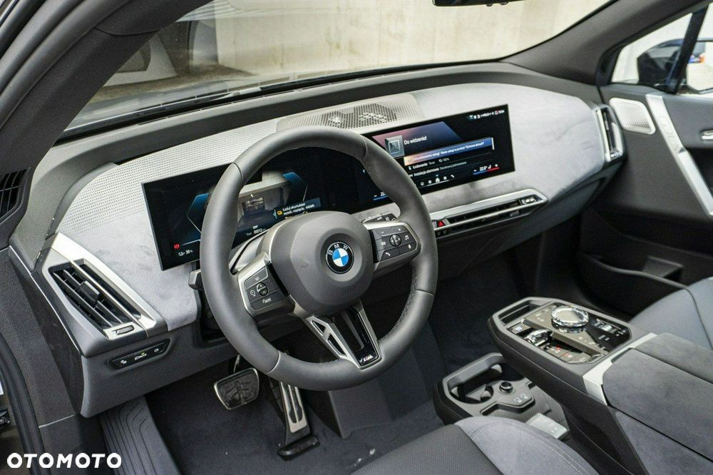 BMW iX - 8