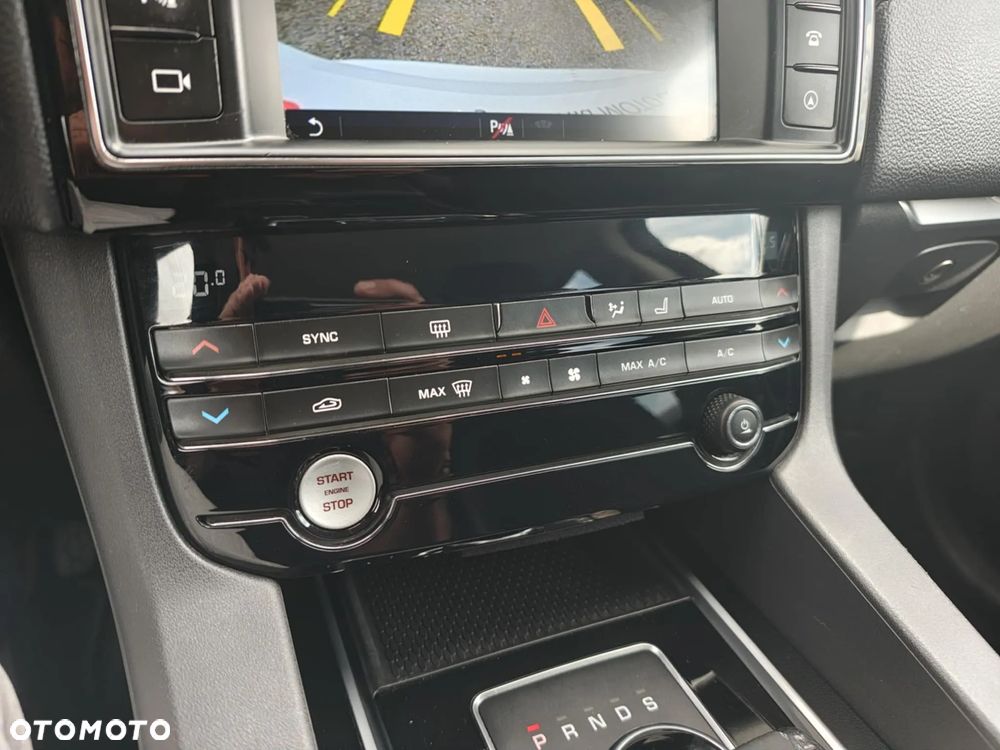 Jaguar F-Pace 2.0 i4D AWD R-Sport - 22
