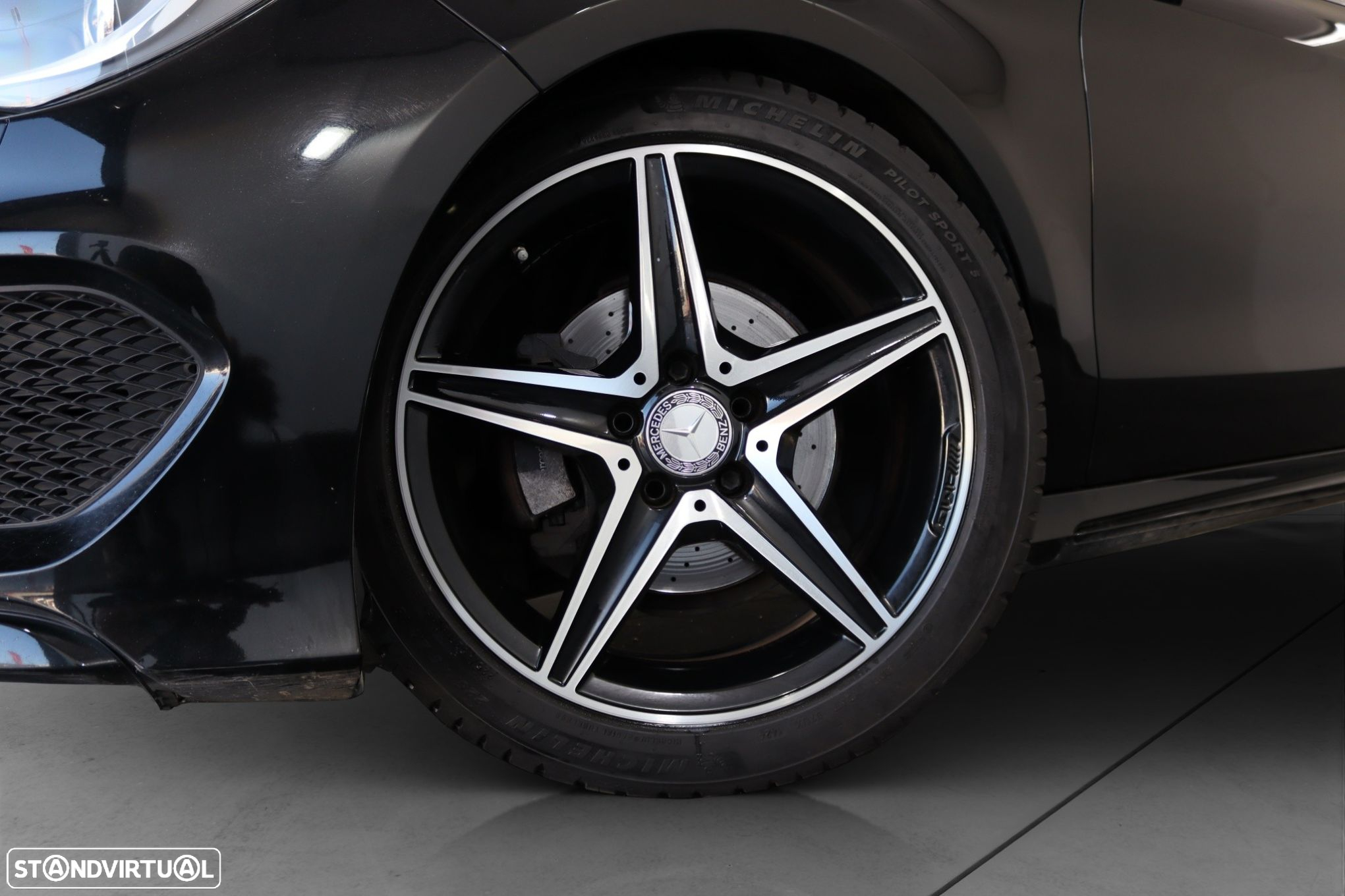 Mercedes-Benz CLA 180 d Shooting Brake AMG Line - 15