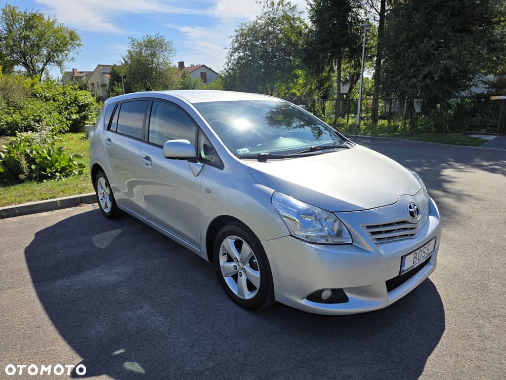 Toyota Verso 2010 photo 2