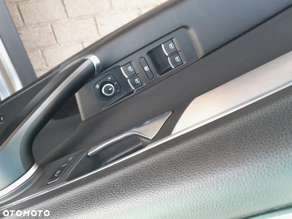 Volkswagen Passat Variant 2.0 TDI 4Mot Highline - 11