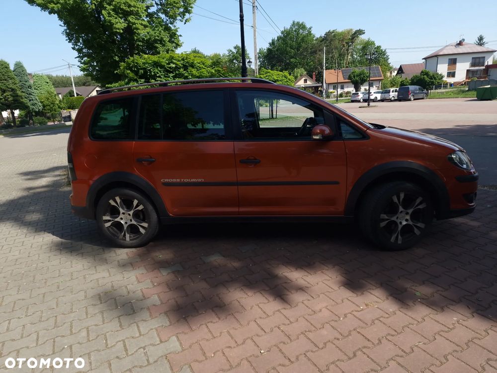 Volkswagen Touran 1.4 TSI Cross - 7