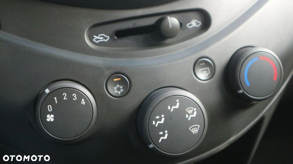 Chevrolet Spark 1.0 Base - 9