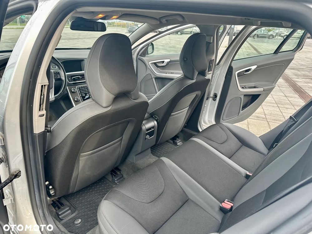 Volvo V60 D4 Drive-E Momentum - 9