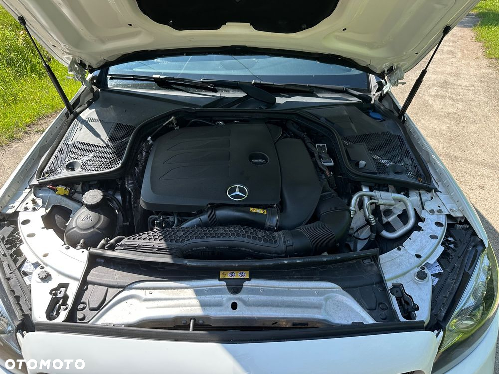 Mercedes-Benz Klasa C 300 9G-TRONIC - 38