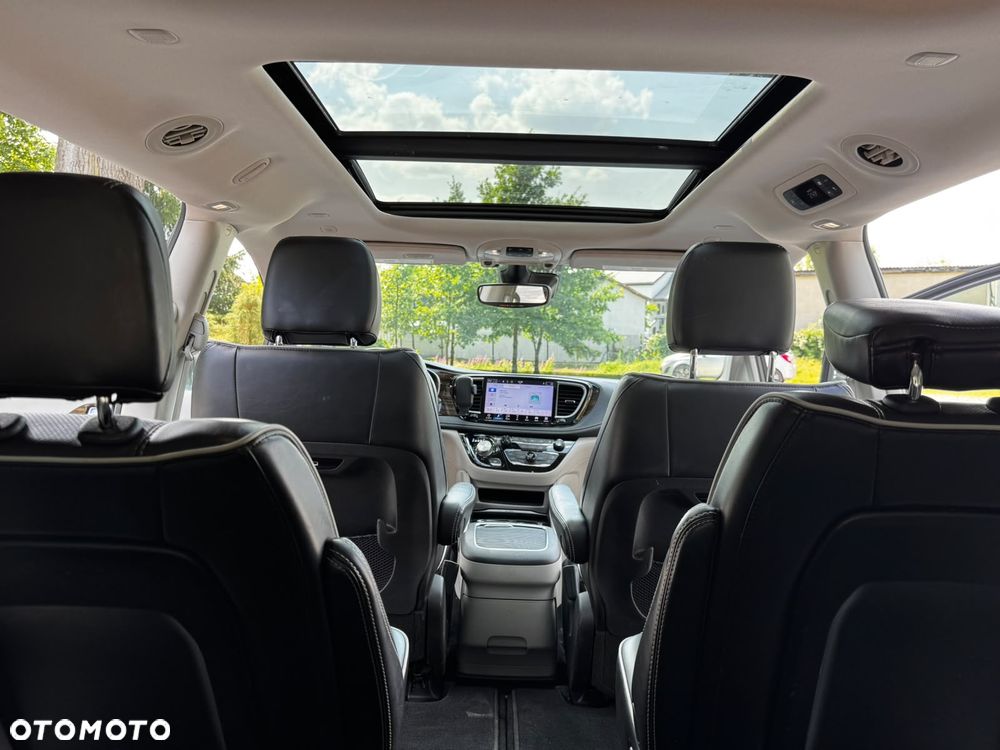 Chrysler Pacifica - 12