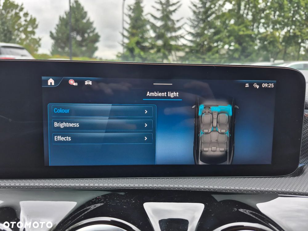 Mercedes-Benz CLA 180 7G-DCT - 19