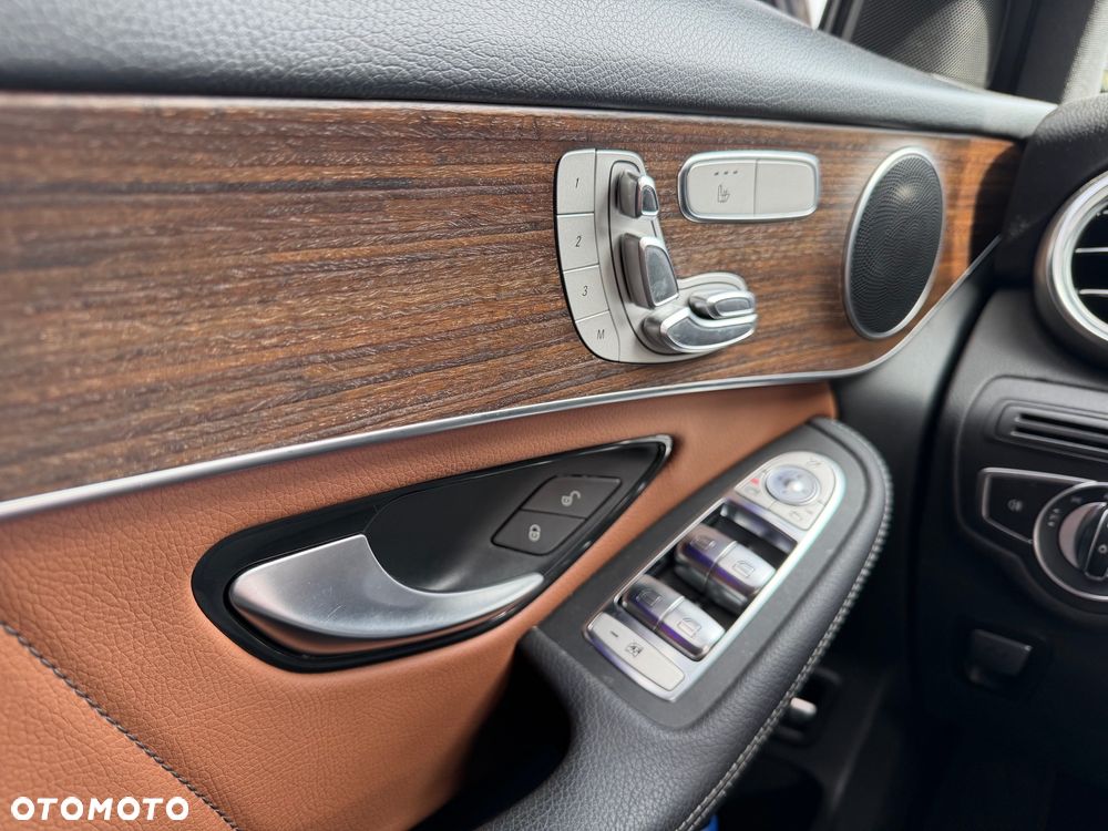Mercedes-Benz GLC 300 4Matic 9G-TRONIC AMG Line - 11