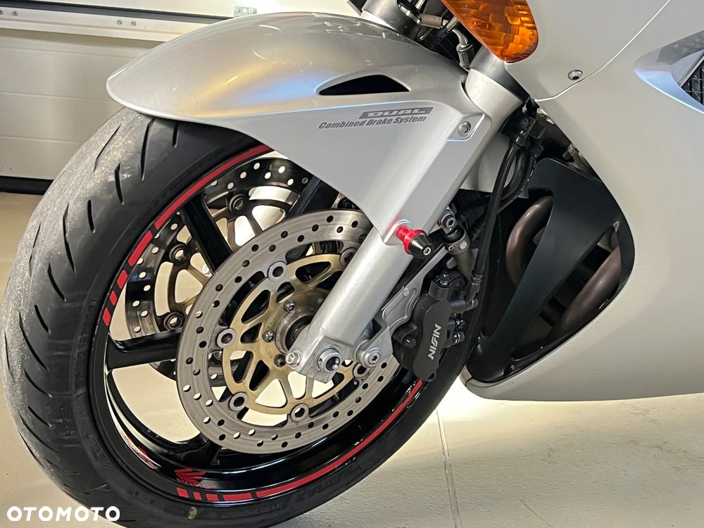 Honda VFR - 23