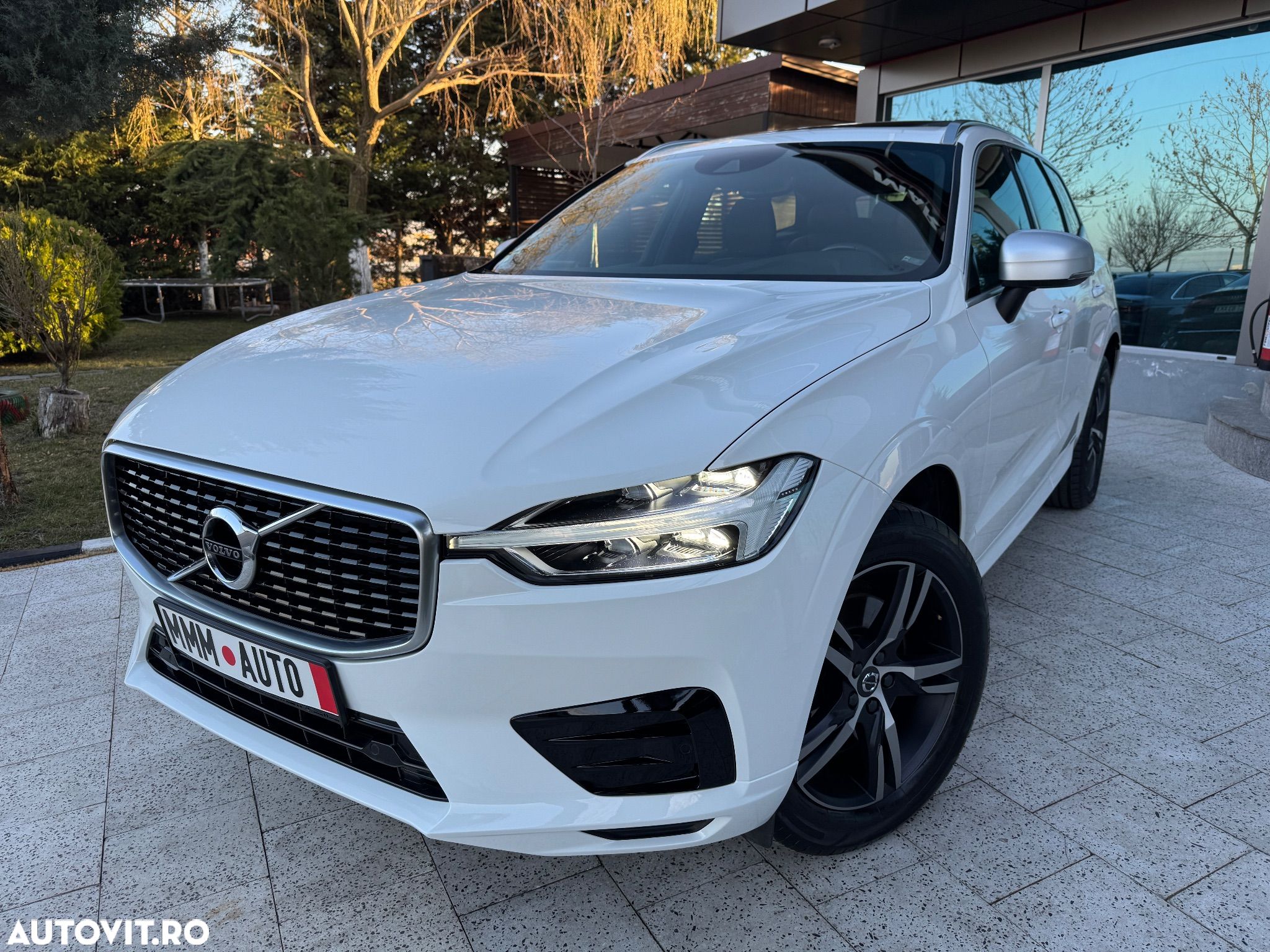 Volvo XC 60 D4 AWD R-Design - 1