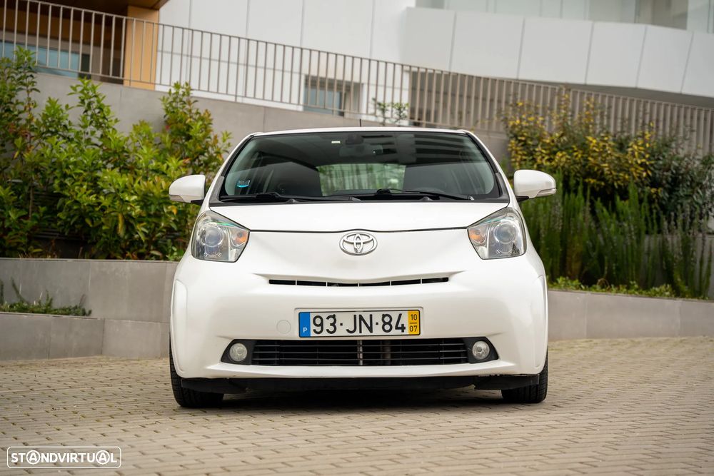 Toyota iQ - 3