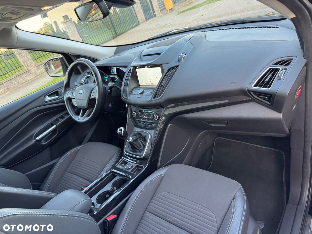 Ford Kuga 2.0 TDCi 2x4 Titanium - 28
