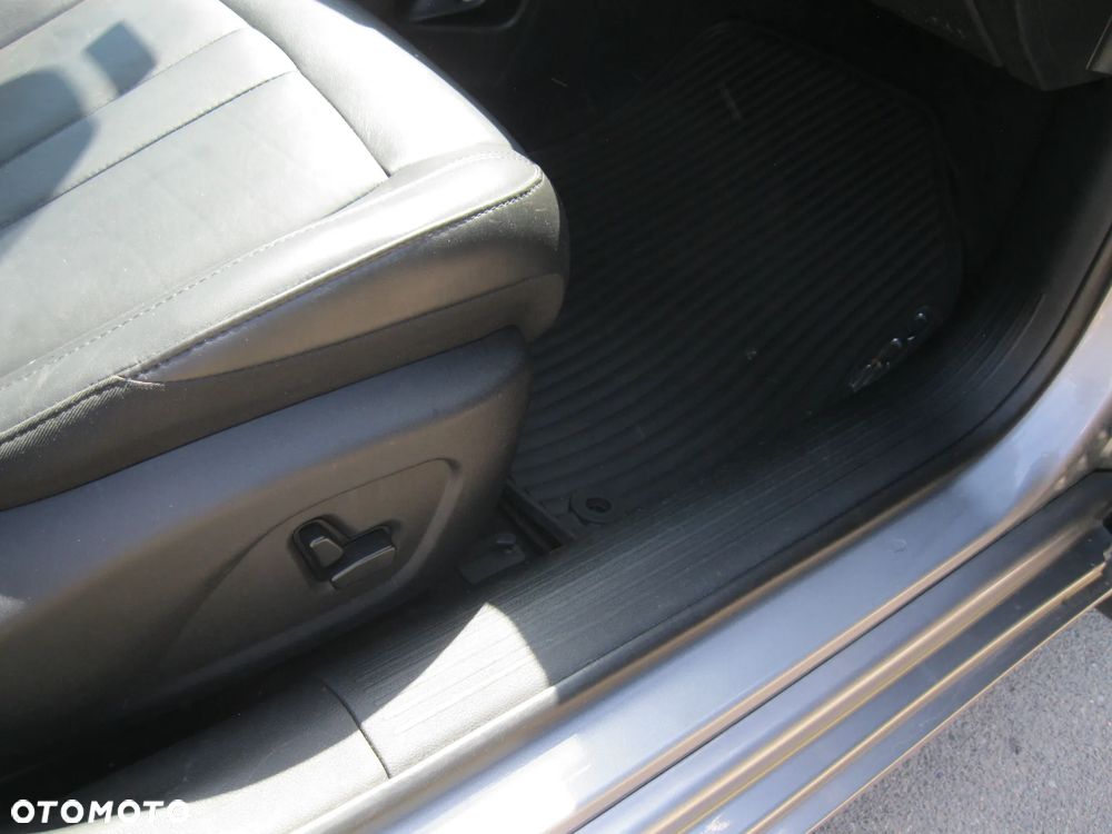 Chrysler 200 - 22