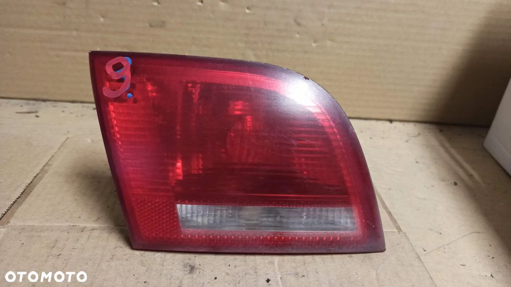 # LAMPA LEWY TYŁ W KLAPĘ AUDI A3 8P SPORTBACK nr 8P4945093B - 1