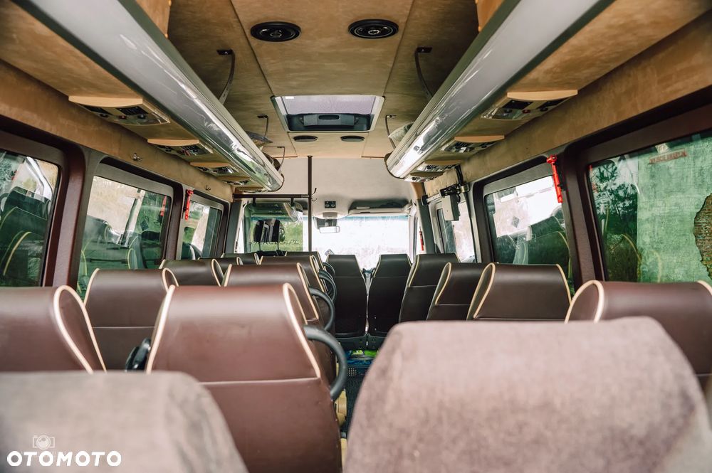 Mercedes-Benz 519 - 10