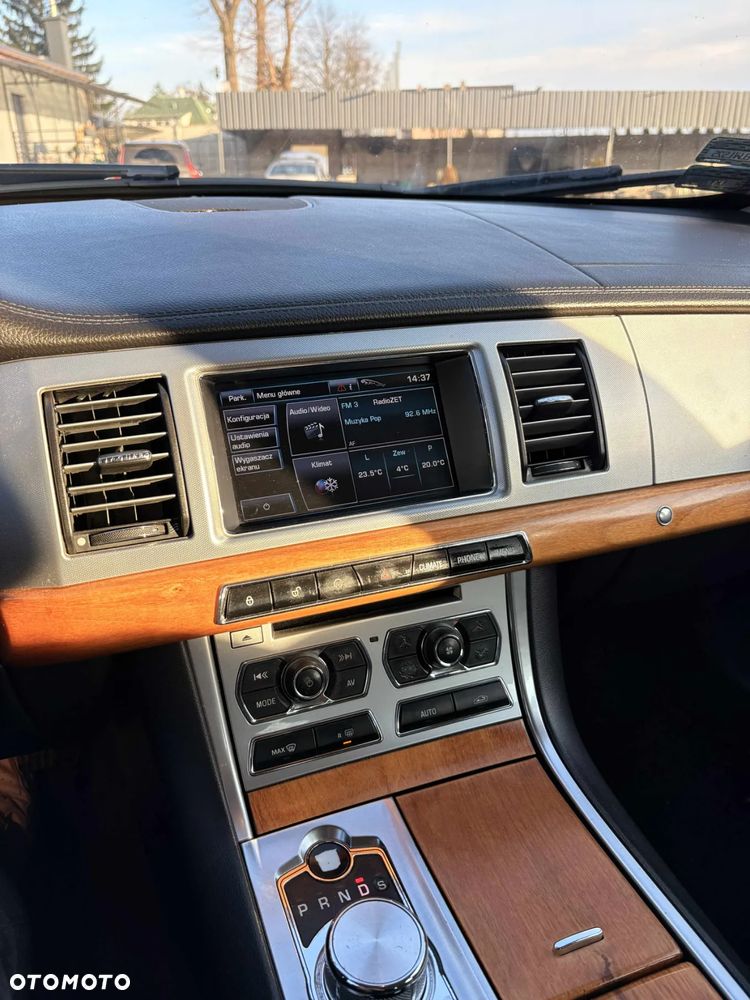 Jaguar XF 2.2 D Premium Luxury - 8