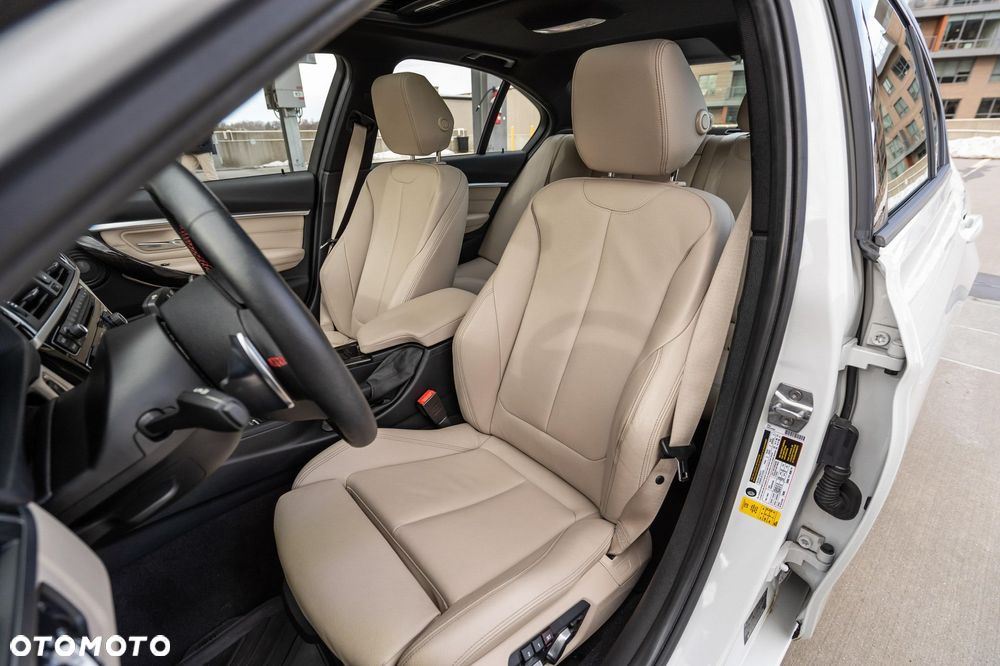 BMW Seria 3 ver-330i-edition-luxury-line-purity - 12