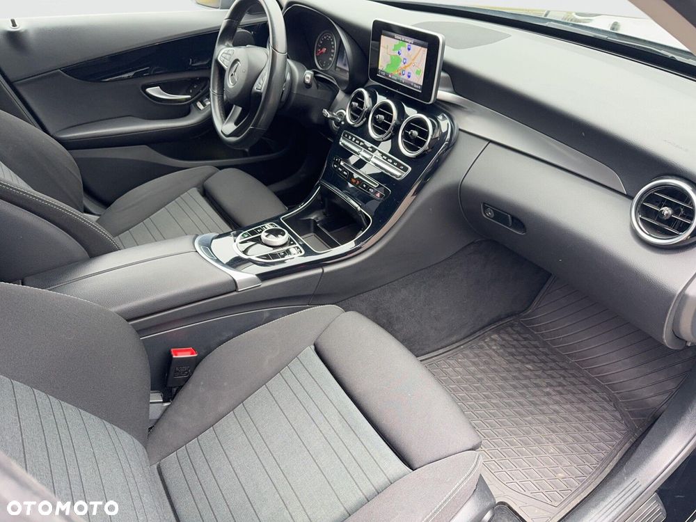 Mercedes-Benz Klasa C 180 9G-TRONIC - 22