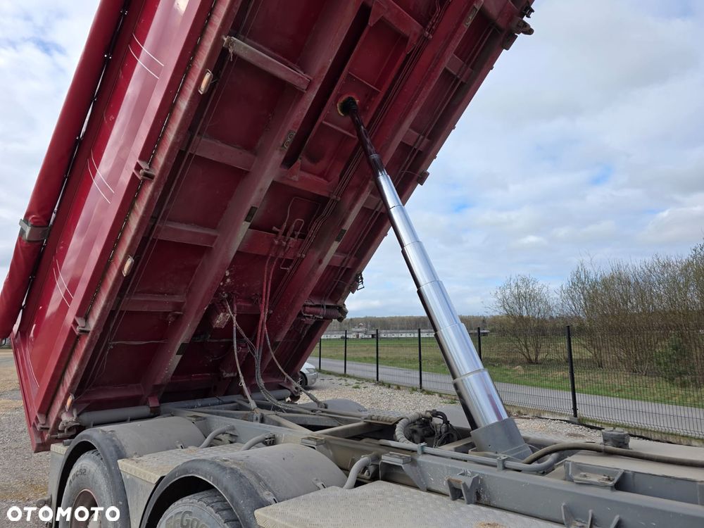 Mercedes-Benz Arocs - 15