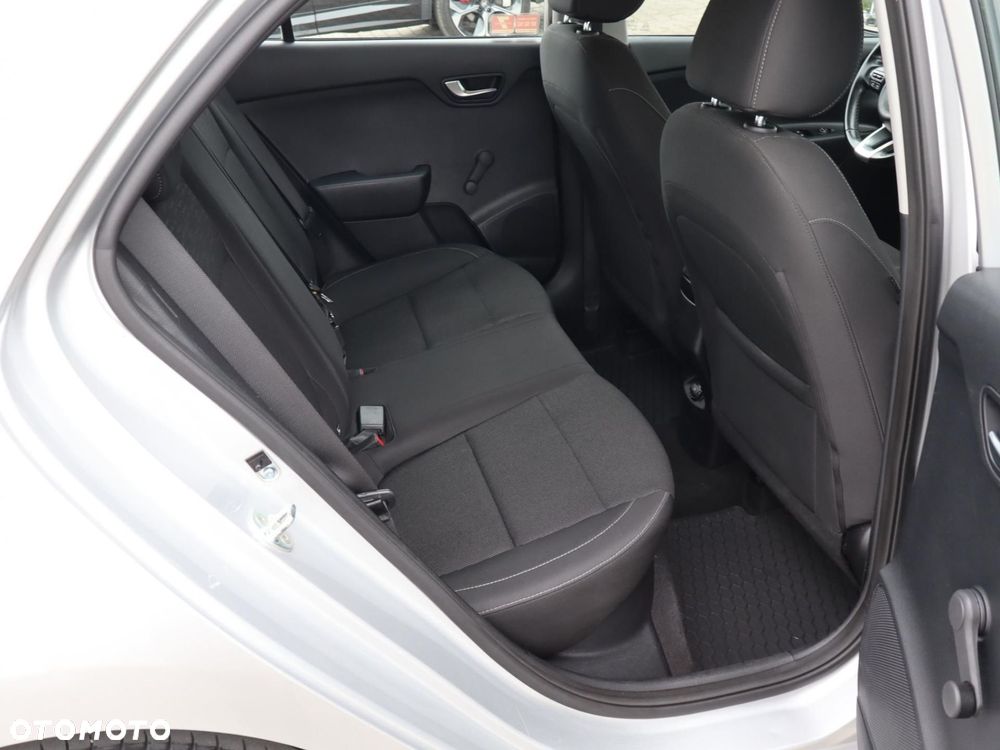Kia Rio 1.2 L - 8