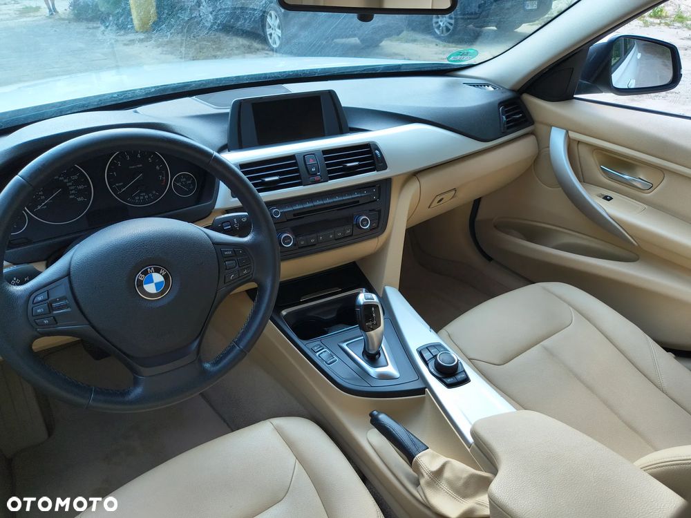 BMW Seria 3 320i Sport-Aut Luxury Line - 36