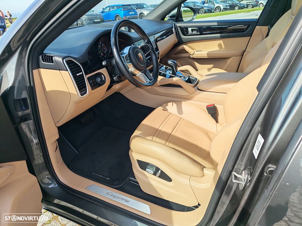 Porsche Cayenne Coupé E-Hybrid - 6