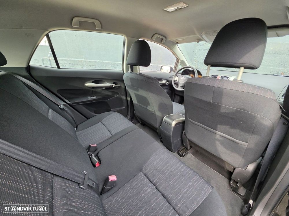 Toyota Auris 1.33 VVT-i Comfort+J16 - 16