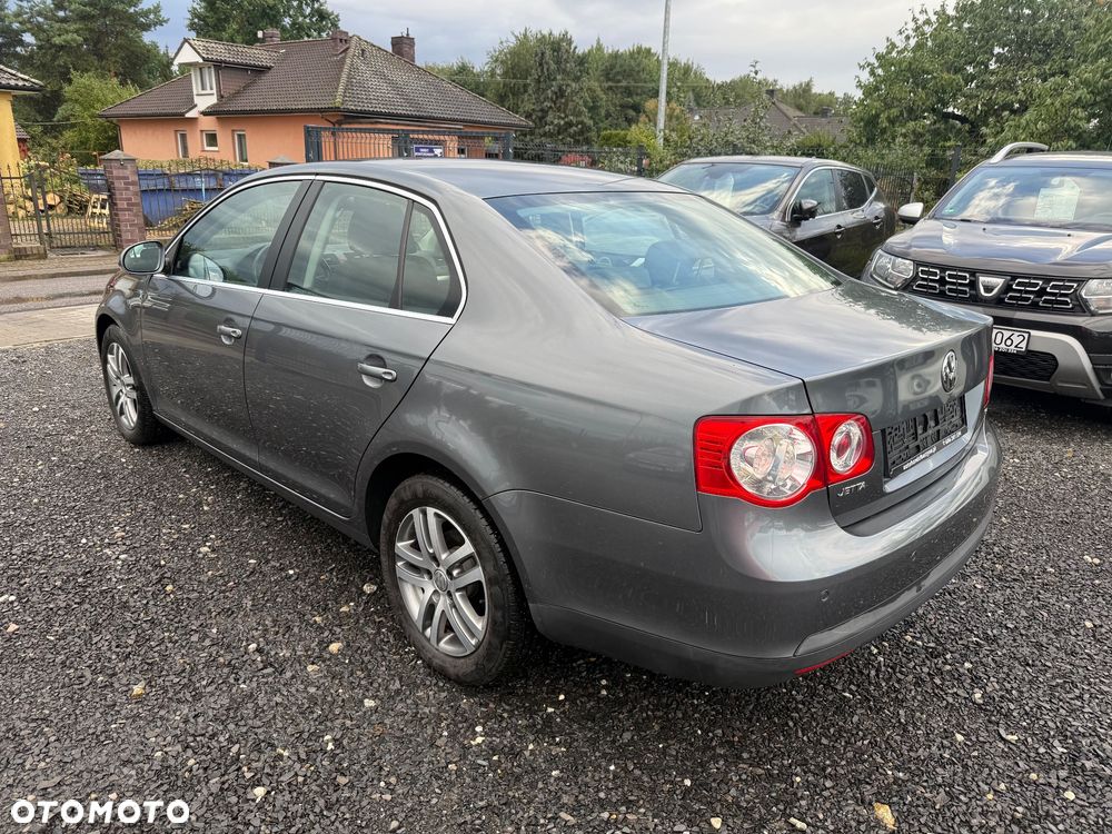 Volkswagen Jetta 1.4 TSI Sportline - 5