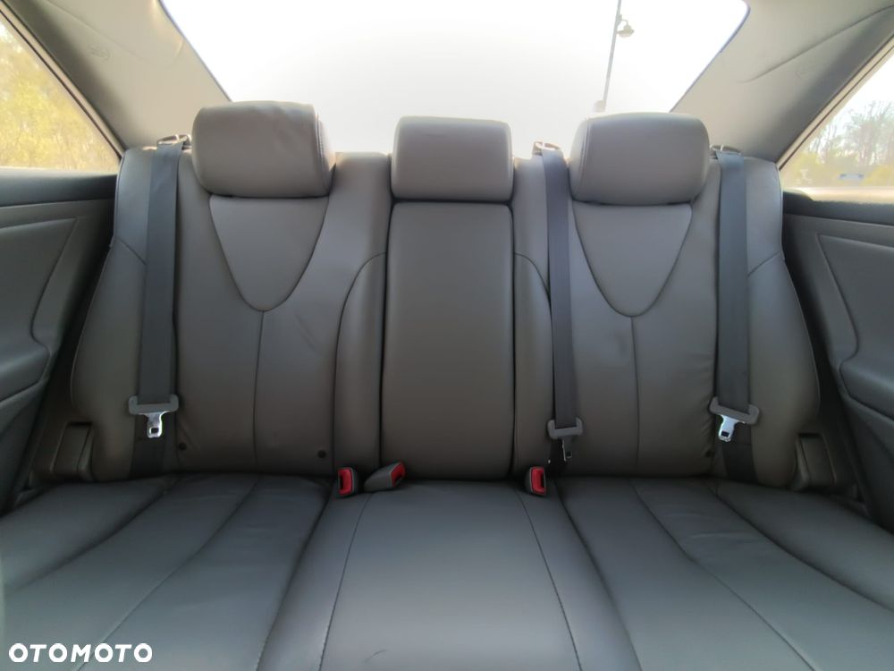Toyota Camry - 11