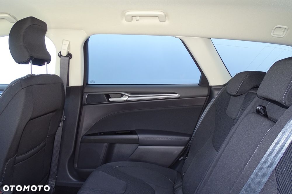 Ford Mondeo 2.0 Hybrid Titanium - 24