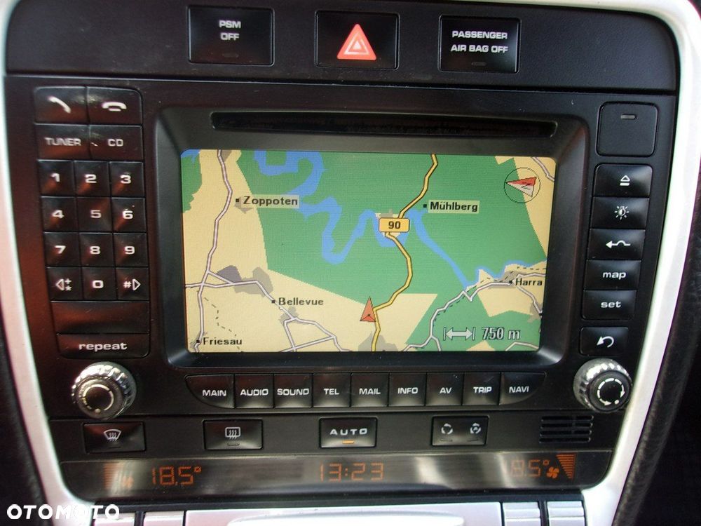 Porsche Cayenne - 21