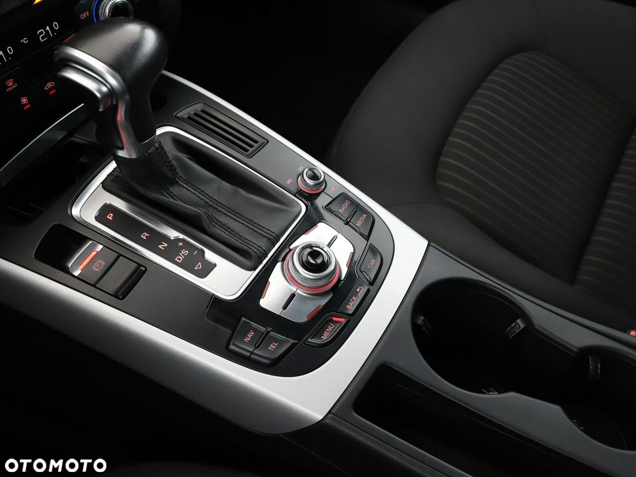 Audi A4 Avant 2.0 TDI DPF clean diesel multitronic Ambiente - 28