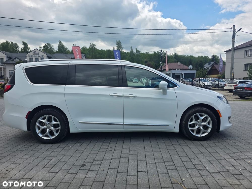 Chrysler Pacifica - 3