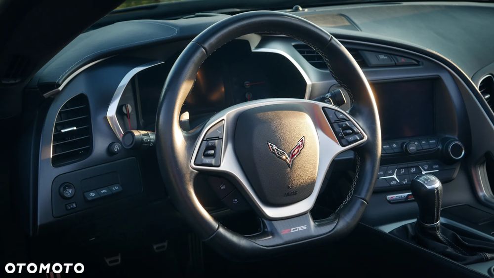 Chevrolet Corvette - 25