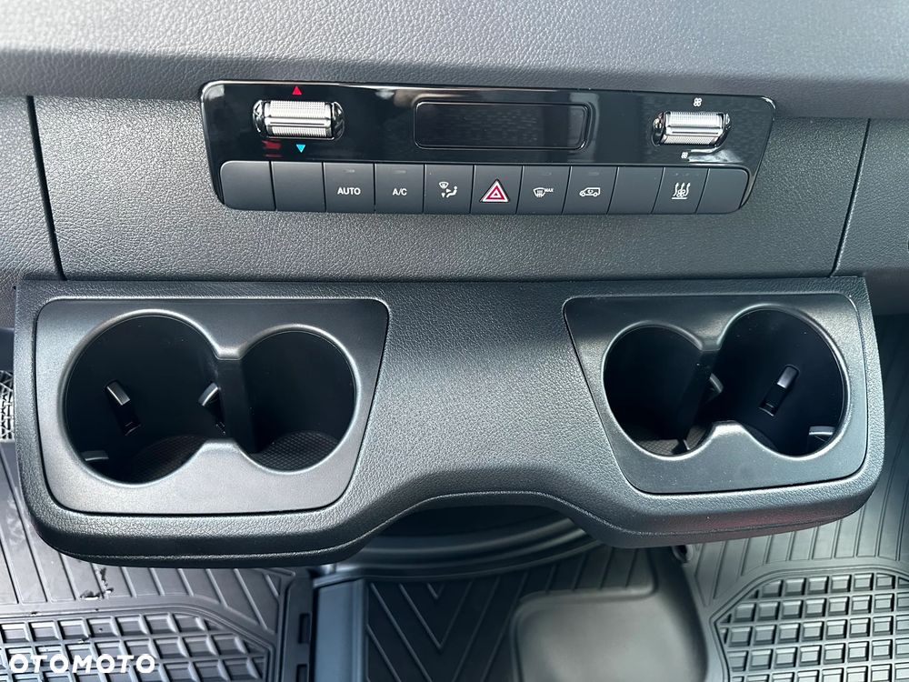 Mercedes-Benz Sprinter - 30