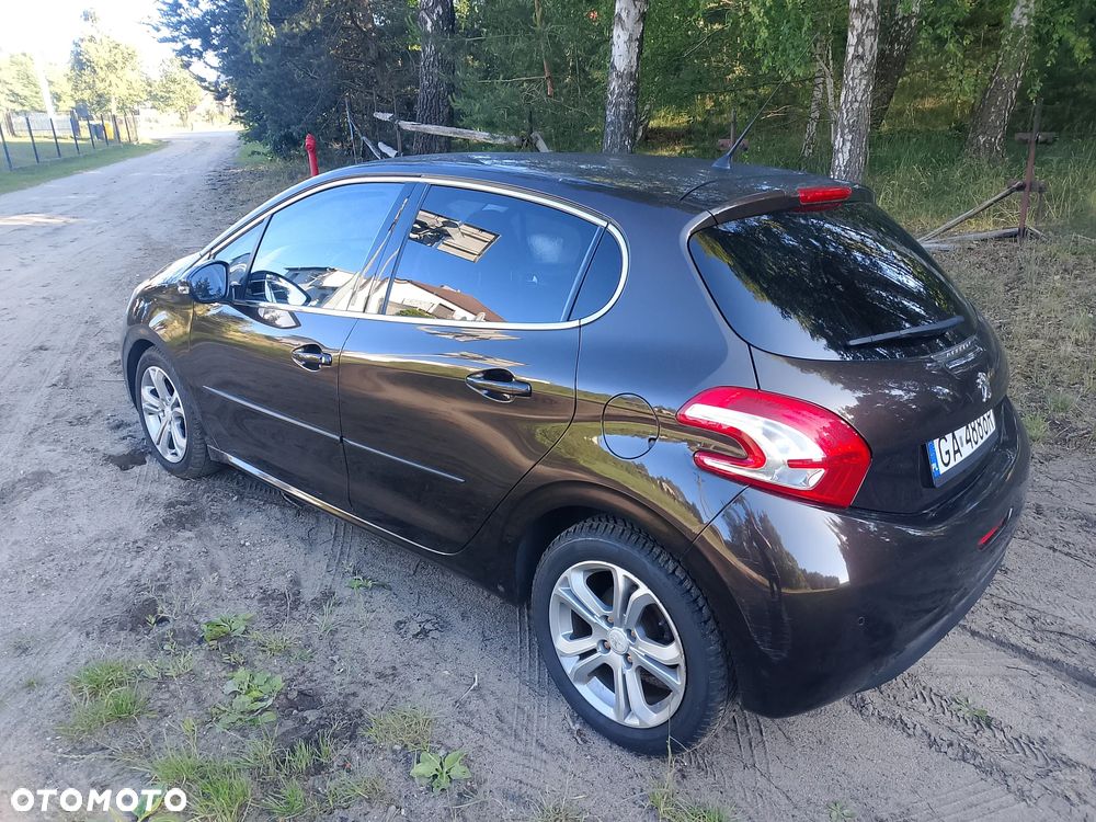 Peugeot 208 - 6