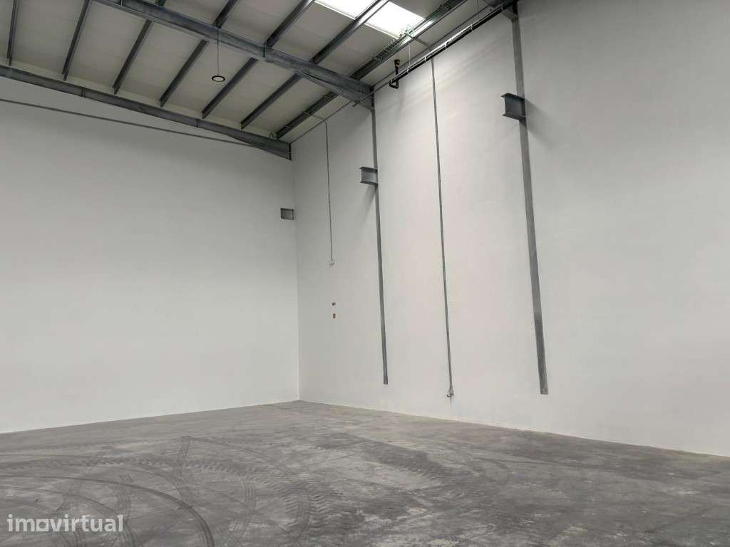 Armazém Industrial em Famalicão - Grande imagem: 2/9