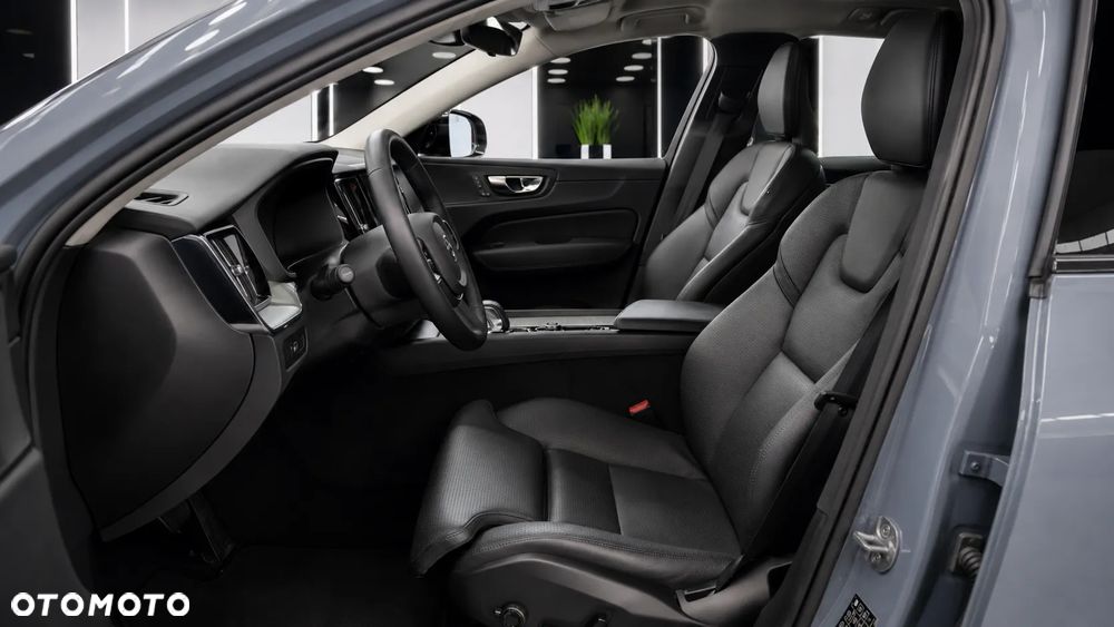 Volvo XC 60 B4 D Plus Dark - 6