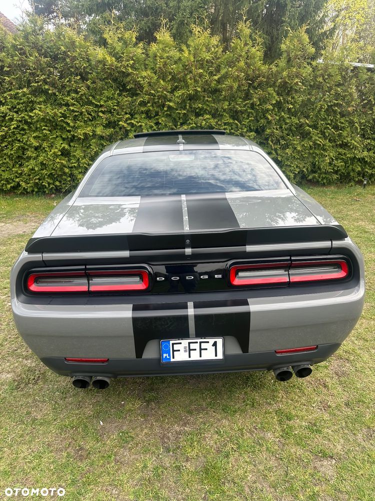 Dodge Challenger - 8
