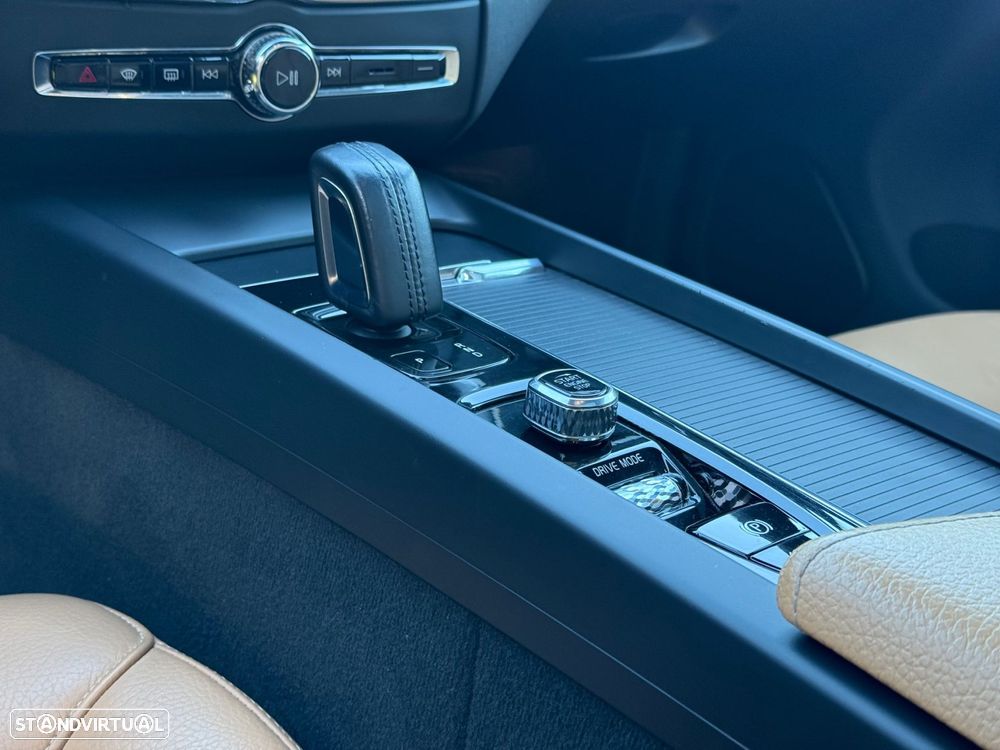 Volvo XC 60 2.0 T8 PHEV Inscription AWD - 37