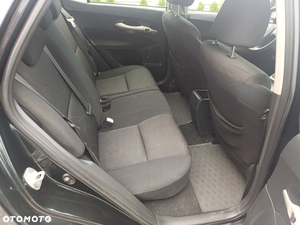 Toyota Auris 1.4 D-4D Terra - 23