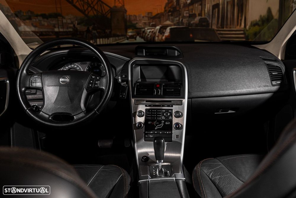Volvo XC 60 D5 Momentum Geartronic - 12