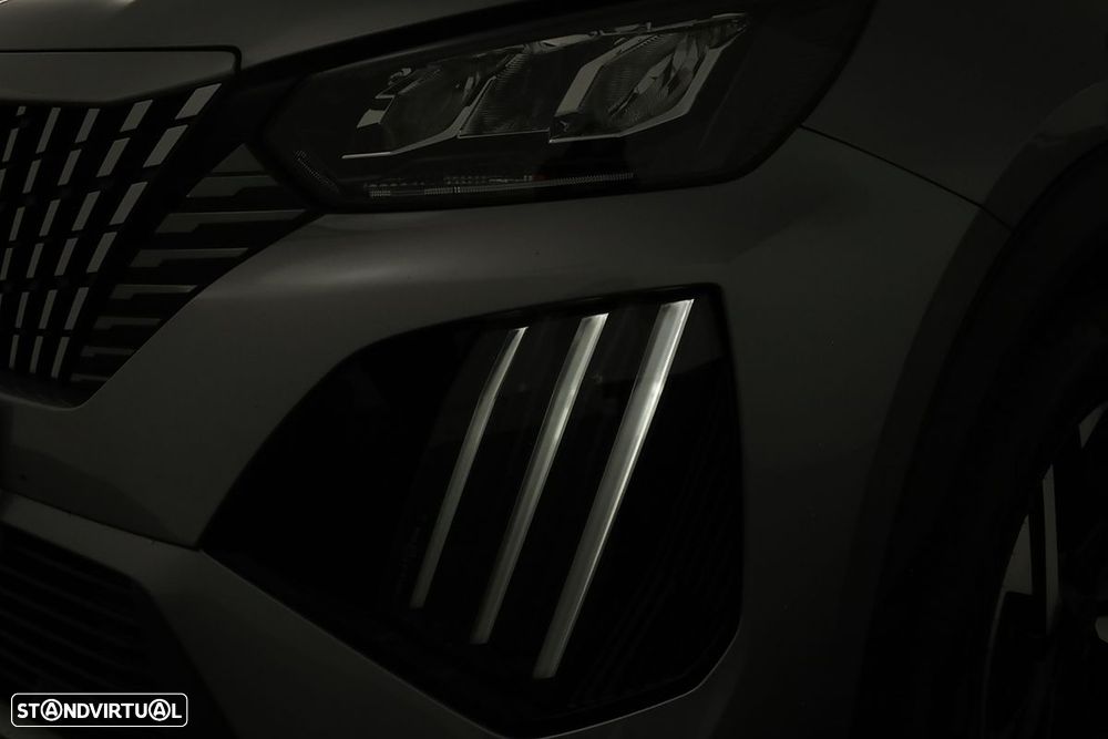 Peugeot 2008 1.2 PureTech Allure EAT8 - 6